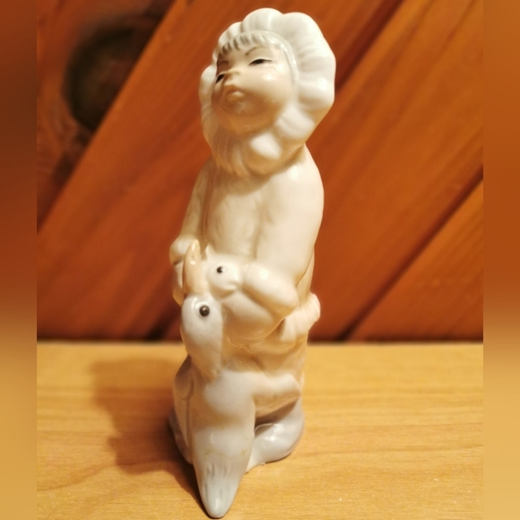 Inuit Figurine - Picture 5 of 7